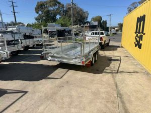 Driving UTE with Modern Single Trailer